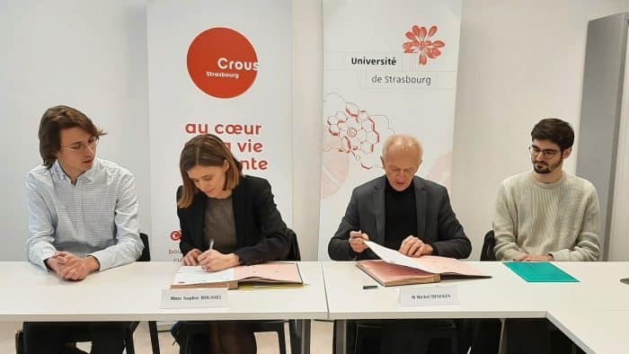 Signature convention service social unique Mme Roussel, directrice générale du Crous de Strasbourg et Monsieur Deneken, Président de l'Unistra