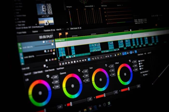 Initiation à la production musicale sur Ableton 1 green and black audio mixer
