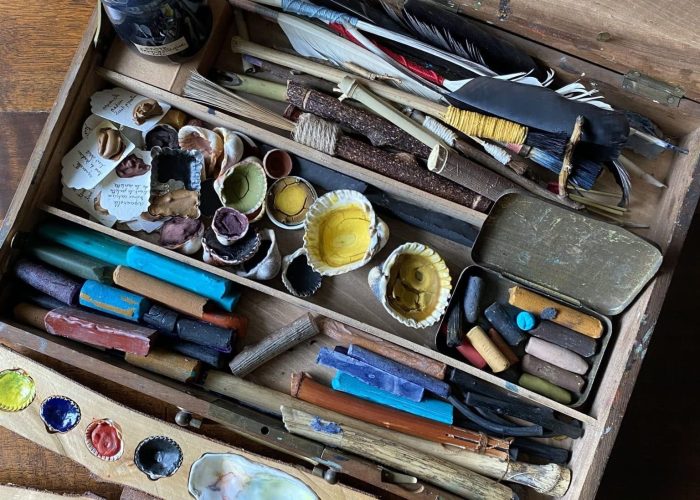 Atelier hebdomadaire : fabriquer son matériel d'art 1 boite de materiel28 1 scaled e1693475823238