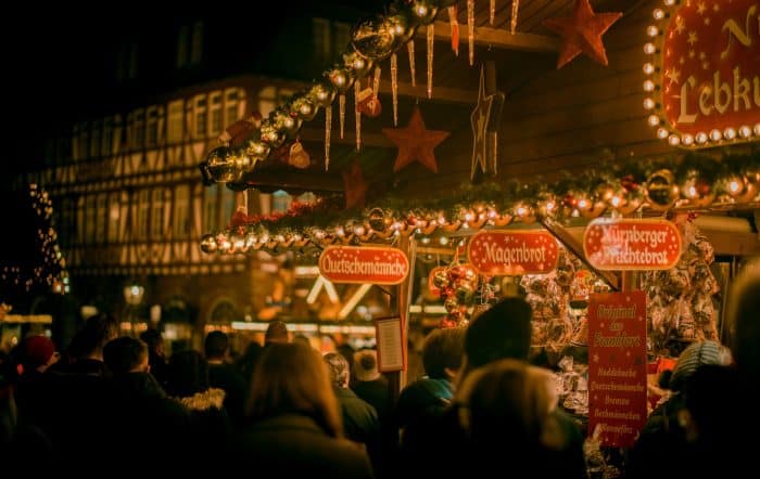 Visite du marché de Noël de Freiburg 1 group of people near the store photography