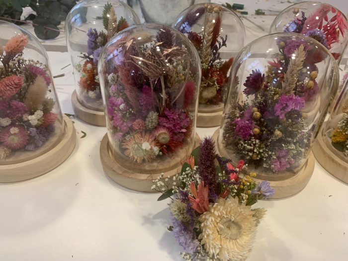 Atelier floral : fleurs séchées sous cloche 1 image 1